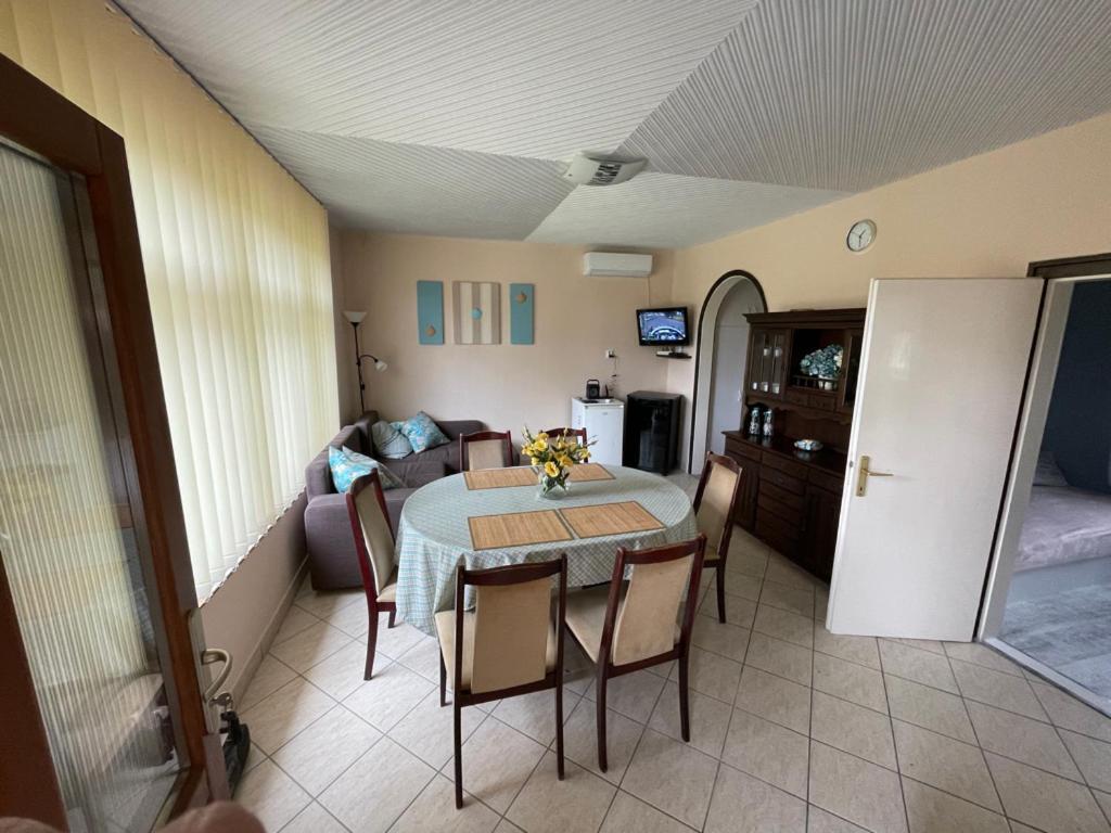 Agnes Nyaralohaz Villa Balatonmáriafürdő Exterior foto